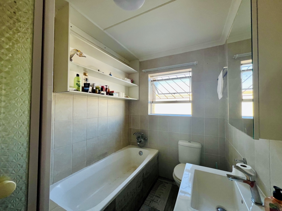 2 Bedroom Property for Sale in Guldenland Western Cape